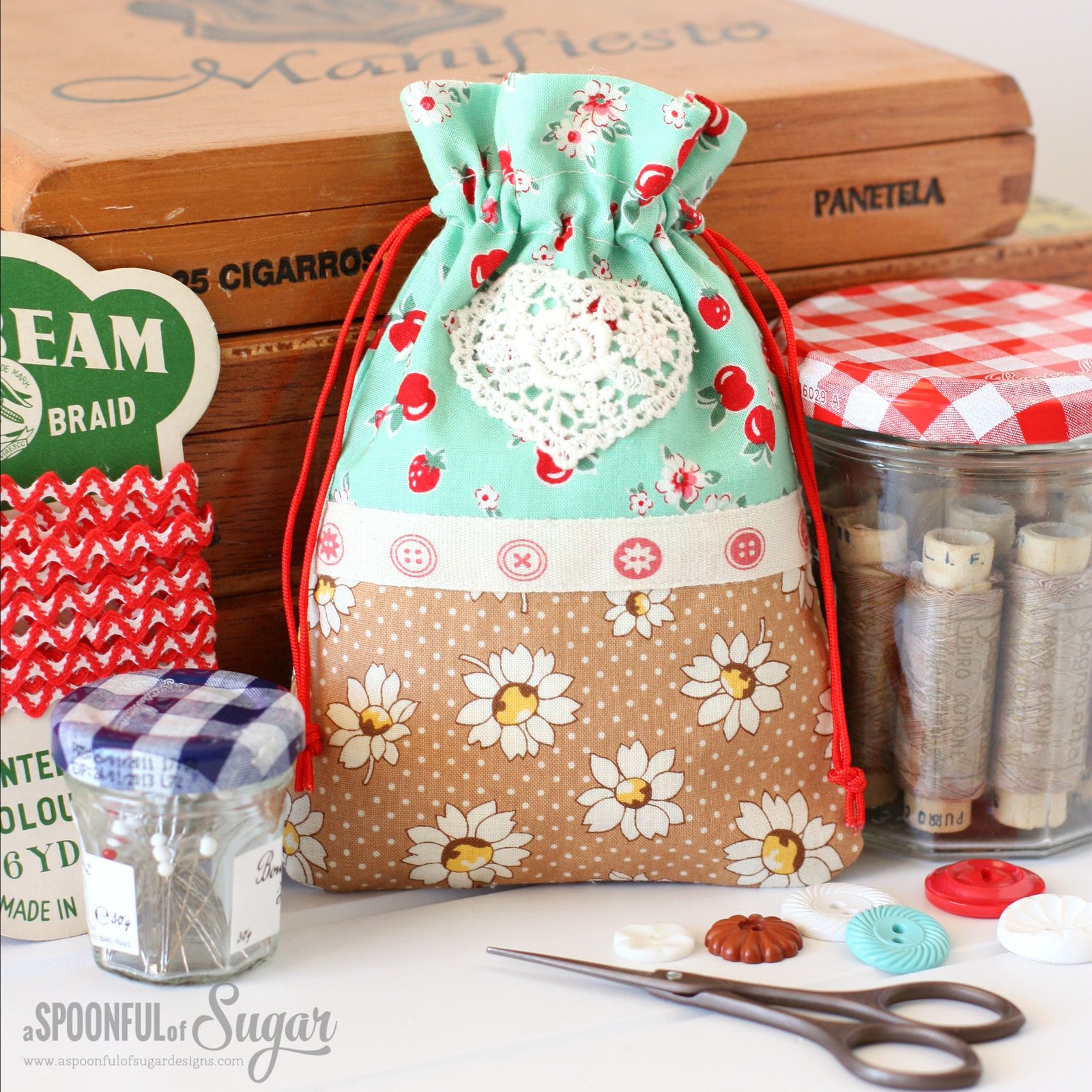 Retro Drawstring Bags Sewing Tutorial by A Spoonful of Sugar