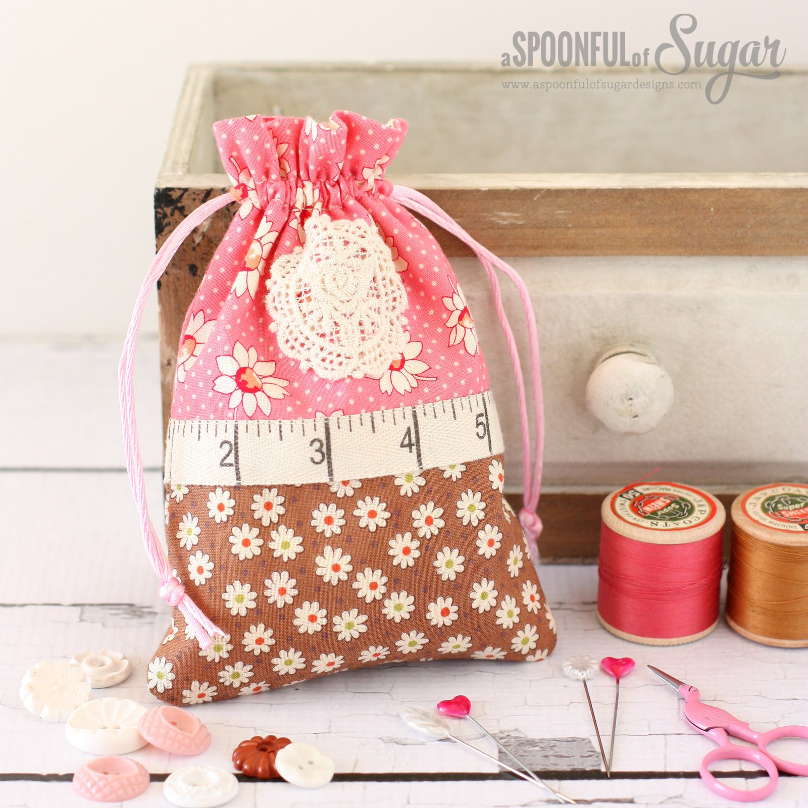 Retro Drawstring Bags Sewing Tutorial by A Spoonful of Sugar