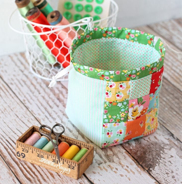 http://aspoonfulofsugardesigns.com/wp-content/uploads/2019/07/Handy-Drawstring-Pouch-4-733x740.jpg