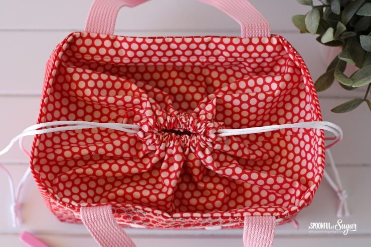 Apple Lunch Tote pdf Sewing Pattern by A Spoonful of Sugar on Etsy.