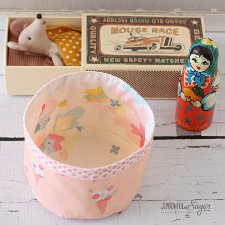 Flower Power Pouch pdf Sewing Pattern by A Spoonful of Sugar. Available in Etsy store.
