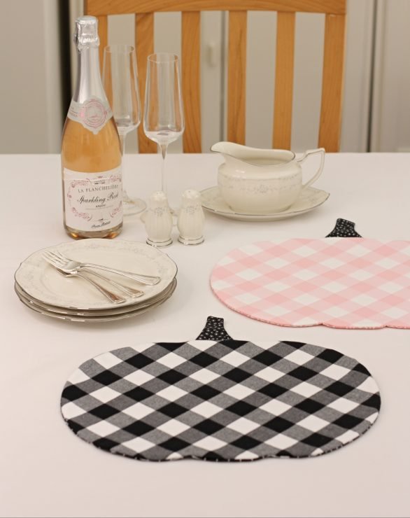 Farmhouse Pumpkin Placemat PDF Sewing Pattern by A Spoonful of Sugar Designs. shop.aspoonfulofsugardesigns.com