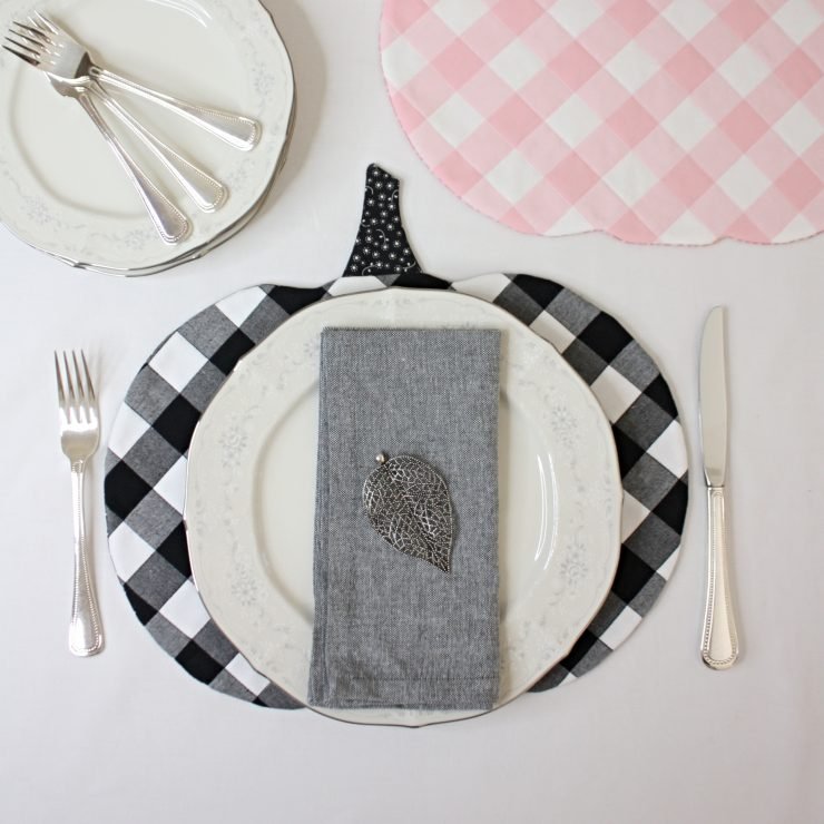 Farmhouse Pumpkin Placemat PDF Sewing Pattern by A Spoonful of Sugar Designs. shop.aspoonfulofsugardesigns.com