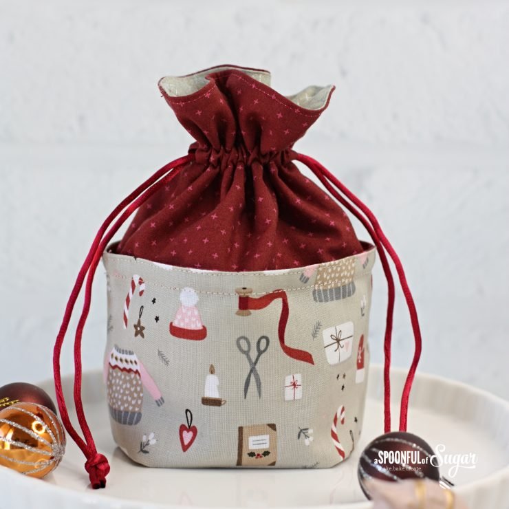 She's Crafty: Gift Bags for Christmas