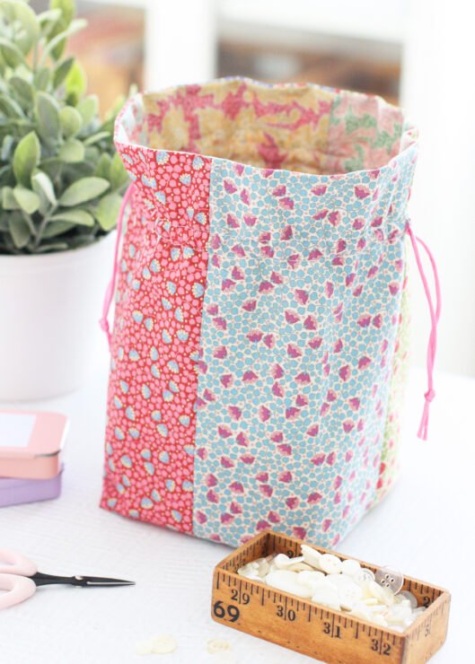 Quadra Pouch (3 Sizes) Beginner Friendy and scrap friendly sewing pattern by A Spoonful of Sugar Designs. www.shop.aspoonfulofsugardesigns.com